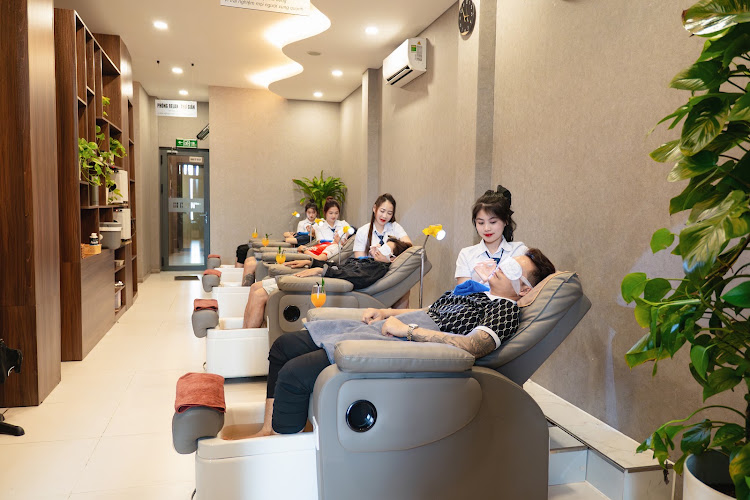 Bi Roen Group - Cắt Tóc Nam, Gội Đầu, Ngoáy Tai, Massage - Salon Tóc Nam Phú Lợi - 135 Đ. 30 Tháng 4 — Tiệm cắt tóc